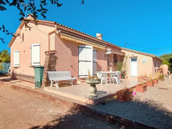 Saint-Aygulf Villa plain-pied 3 chambres garage piscine boulodrome