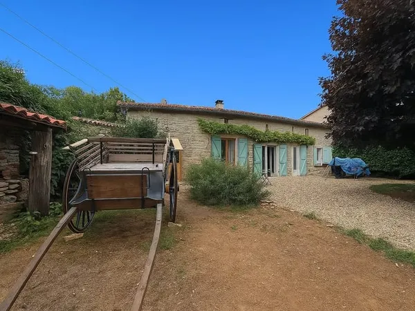 Charmante propriété en pierre de 3 chambres entre Ruffec et Verteuil
