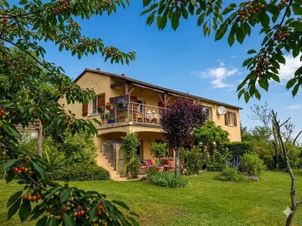 Belle maison avec splendides vues dans un hameau paisible