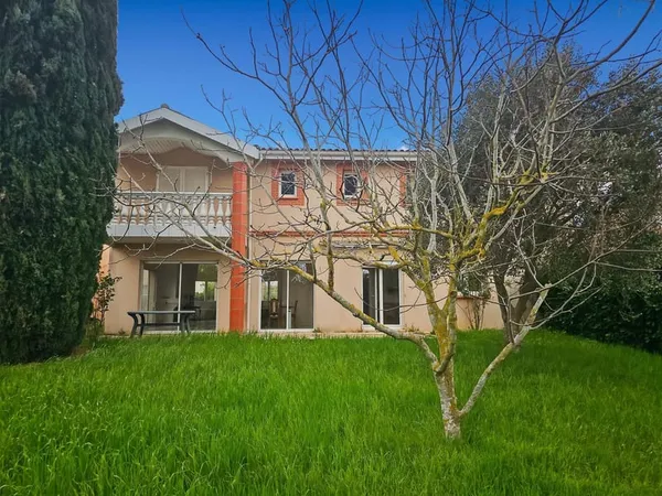 Rare à Pouvourville : villa T6 à fort potentiel