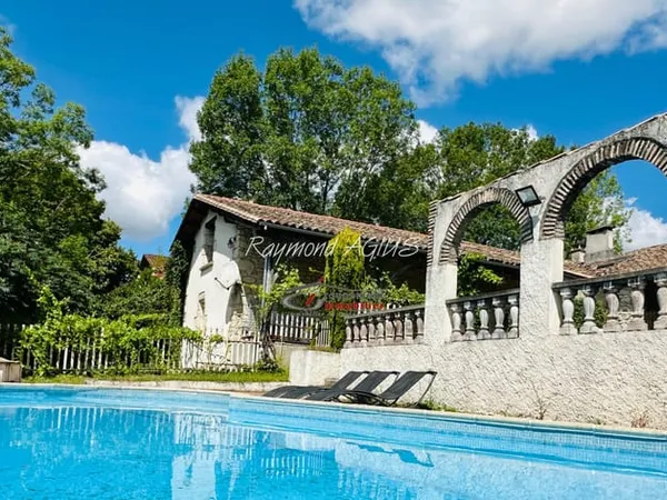 Charmante maison en pierre du XVIe siècle en Dordogne