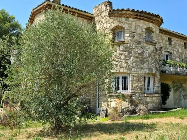 Maison de12 pièce(s) 368 m2 CORNILLON