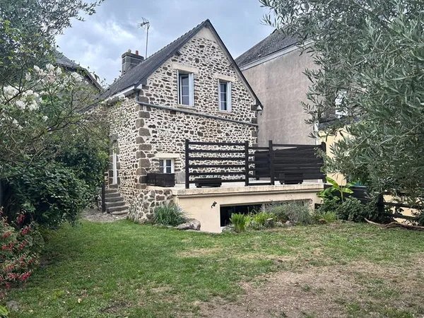 Maison de ville à Ambrières les Vallées