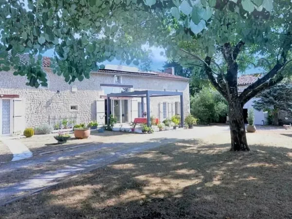Longère de 180 m² offrant 3 chambres avec un terrain 1410 m²