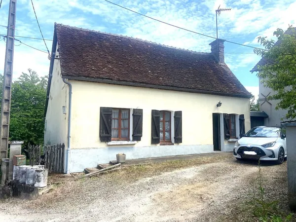 TOUCY, Maison ancienne de 72 m2 avec un jardin et terrain at