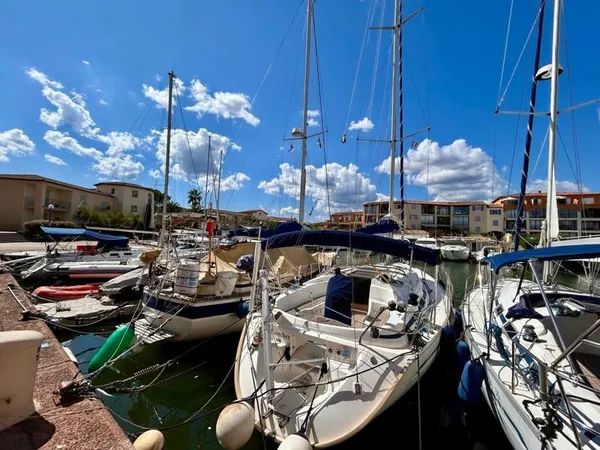 À VENDRE - T2 de 36m2 avec JARDIN de 67m2 à 500m de la PLAGE - PORT COGOLIN
