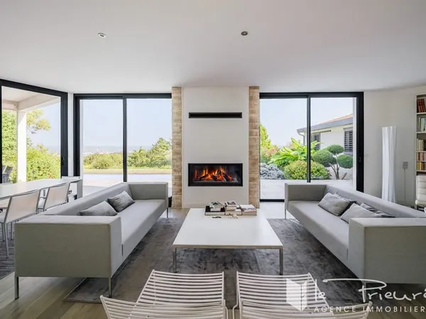 Villa contemporaine familiale avec piscine et superbe vue panoramique sur la ville d'Albi