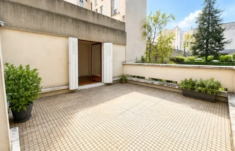 T128 - À VENDRE DUPLEX EN REZ-DE-JARDIN AVEC TERRASSE ET P