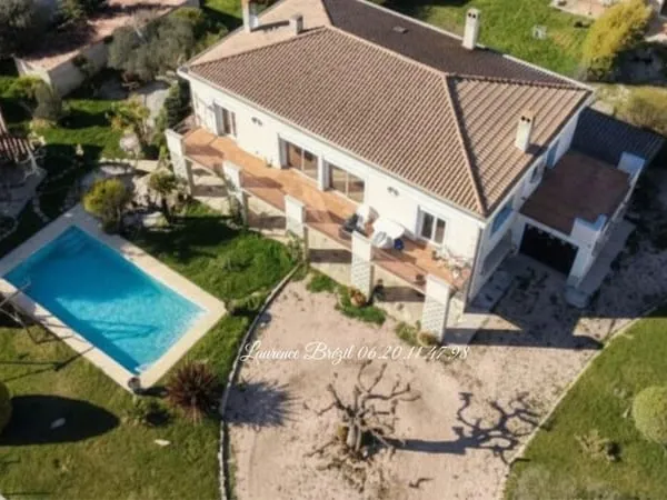 En exclusivité à Oraison, Maison individuelle de 217 m2 sur un terrain clos et arboré de plus de 150