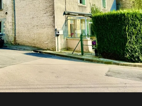 Courban (21520 Côte-d'Or), maison de village avec cour, gara