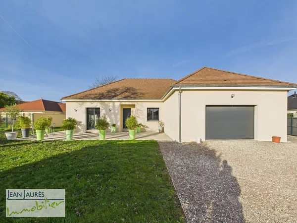 Maison récente de plain-pied avec 4 chambres, DPE A