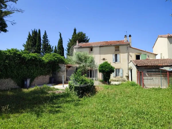 Maison ancienne à rénover avec joli jardin à Valréas