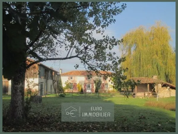 MAISON EN PIERRE CHARME ET AUTHENTICITE -7300 m2 - GIRONDE (33)