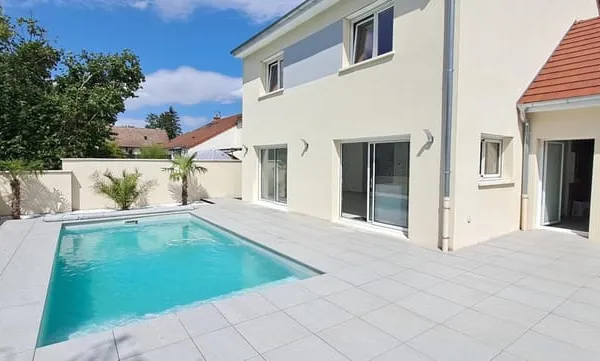 Villa moderne avec piscine - AGENCOURT