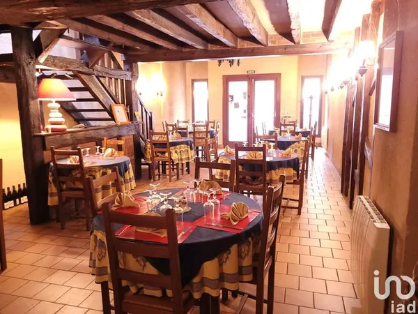 Local commercial 1 pièce 153 m²