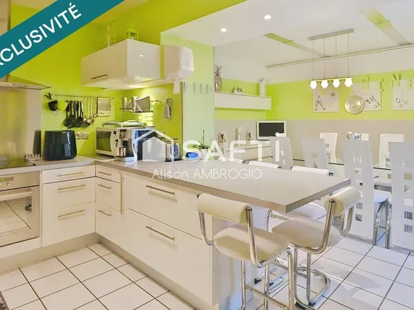 Maison de 193m² avec garage et jardin