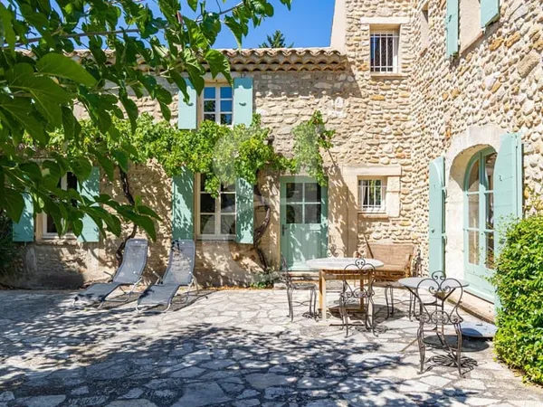 Mas en pierres en campagne Région Grignan