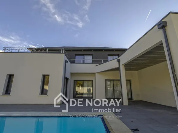 Maison contemporaine de 220m2 à vendre à Joué-lès-Tours de 6