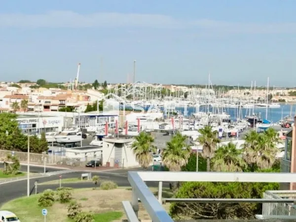 Studio avec terrasse, vues mer et port