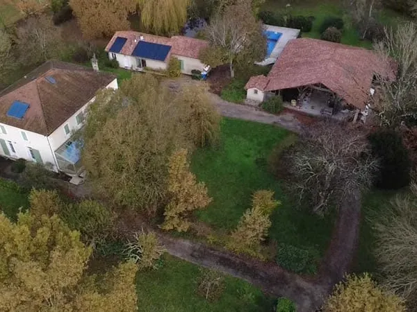 Propriété d'exception proche commodités - Maison en pierre + dépendances