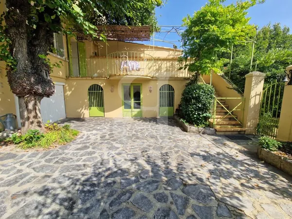 Villa située au coeur de Nyons avec jardin clos - Exclusivité