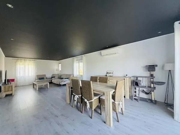 MAISON T6 AVEC PISCINE - CALME ET TRANQUILITE