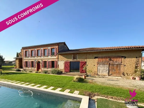 Propriété de caractère avec Piscine sur 2700 m² de Terrain.