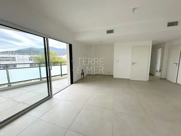 Appartement de type 4 avec 3 terrasses-Garage-Place de parki