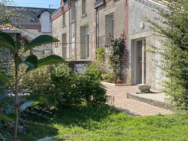 Longère 4 chambres Quartier calme et recherché CHATEAU-RENAULT