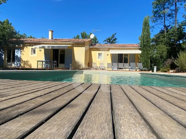 Jolie villa proche du village du Bédoin au calme dans la pinèd
