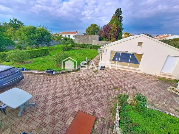 Grande maison avec piscine couverte et logement indépendant
