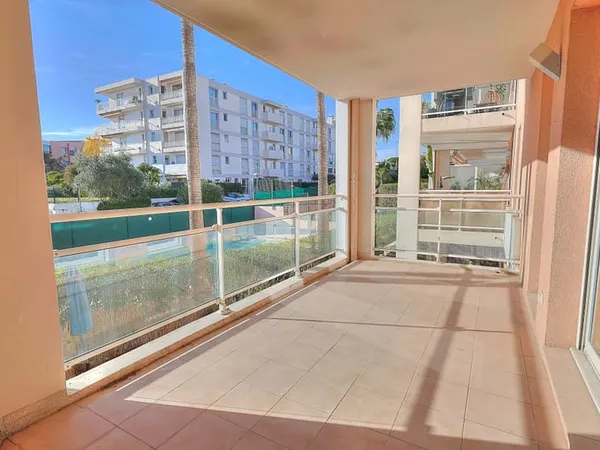 Antibes - Beau 3 pièces de 60 m² en résidence récente avec piscine