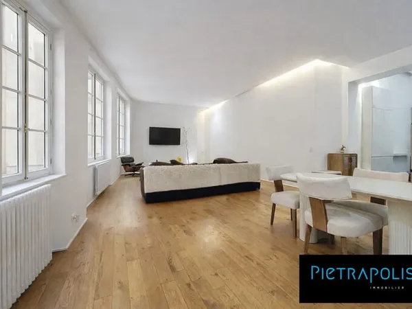 PLACE BELLECOUR - MAGNIFIQUE APPARTEMENT FAMILIAL