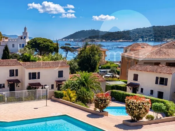 Rare à la vente - Appartement duplex avec vue mer et piscine