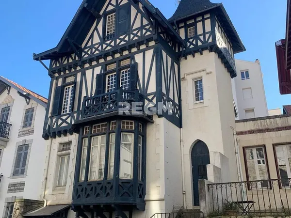 BIARRITZ Centre-Ville . STUDIO 22m2 entièrement refait à neu