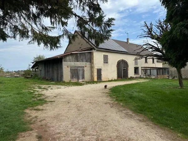 Grande maison de hameau au calme