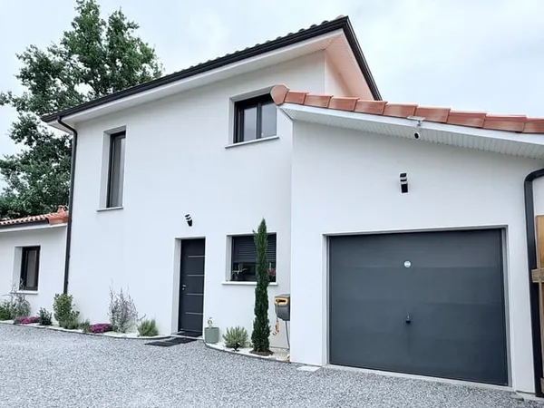 Villa neuve avec piscine terrasse et garage Proche océan