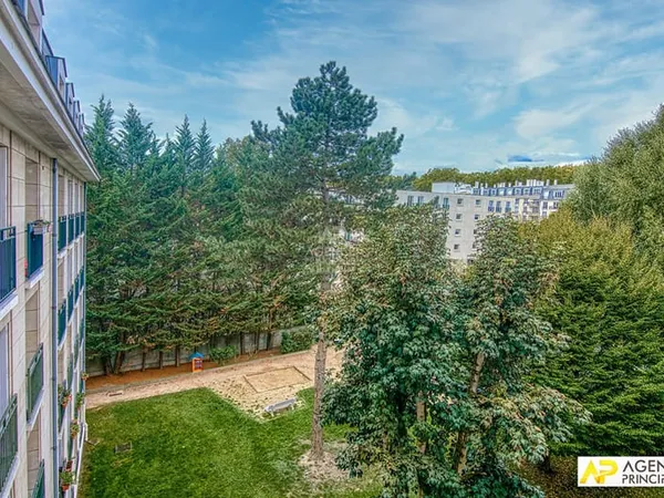 Versailles Avenue de Paris appartement 5 pièces 125.17 m² carrez situé au 4ème étage avec ascenseur,