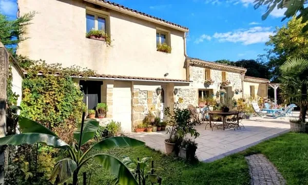 33710 TEUILLAC - MAISON EN PIERRES 195M² HABITABLES ET 1265 M² PARC PAYSAGER