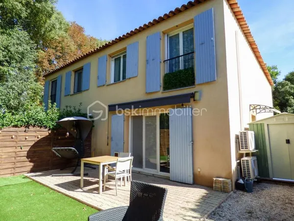 Maison de 60 m² avec jardin de 40 m² avec 2 chambres et 2 places de parking - les Arcs, proche gare 