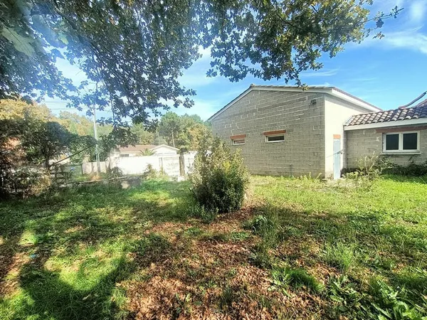 Dépendance Soussans 90 m2