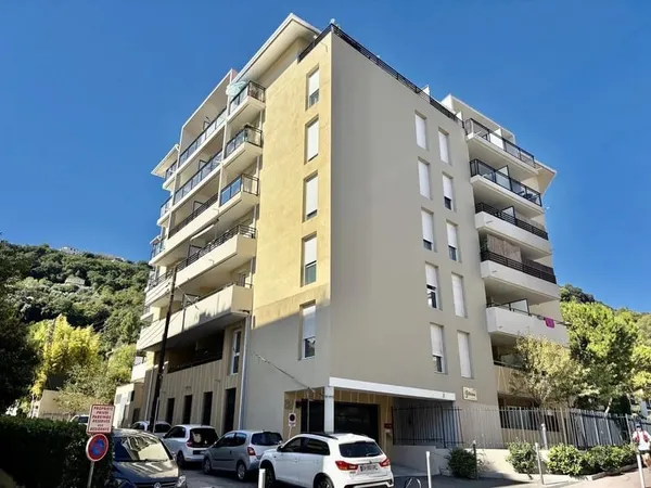 2 piéces étage élevé terrasse Nice Nord