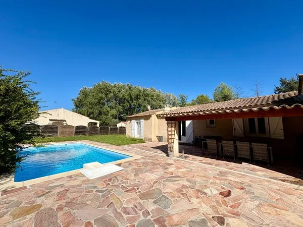 Maison Familiale avec Piscine et Grand Terrain à Vidauban