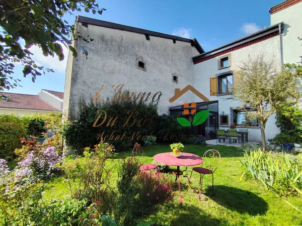 Maison de village avec garage et terrain