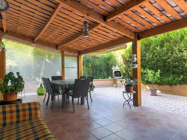 Roquesteron//Appartement 3 Pièces 58 M²//Terrasse