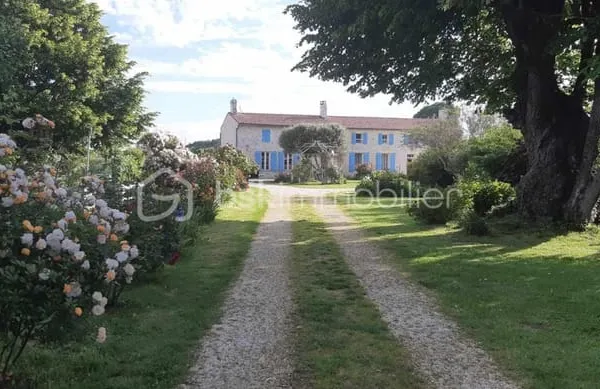 Charentaise composée de 2 logements