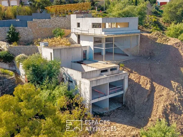 Californienne de 340m² prête à finir avec vue panoramique et piscine