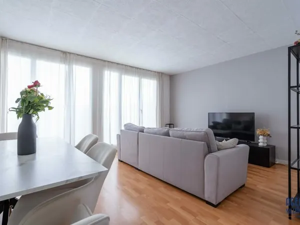 LES CLAYES SOUS BOIS - APPARTEMENT - 4 PIÈCES