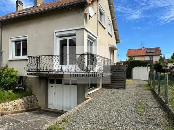 MAISON AVEC 4 CHAMBRES ET 2 GARAGES