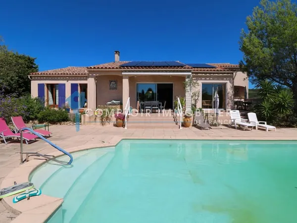 VILLAGE EN PERIPHERIE D'UZES : VILLA 2 CHAMBRES AVEC PISCINE